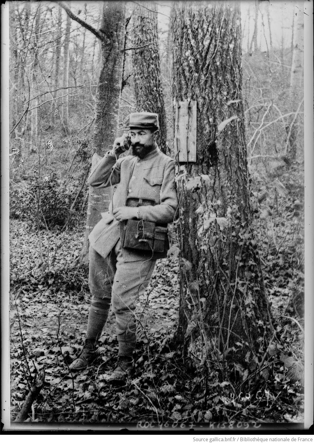 Téléphoniste près de Soissons, Décembre 1915, using what may be a TM 09-15